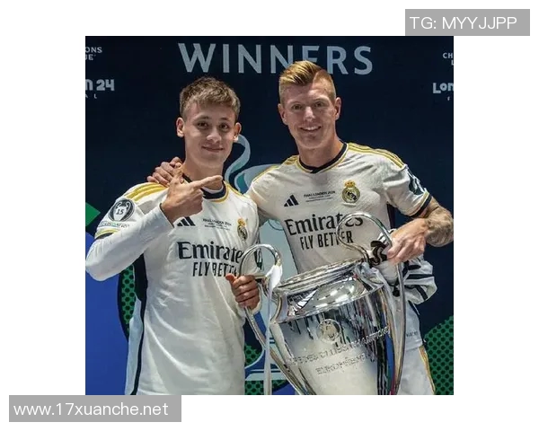 克罗斯领衔球队新篇章球迷期待他在赛场上的精彩表现与未来发展 克罗斯领衔球队新篇章球迷期待他在赛场上的精彩表现与未来发展